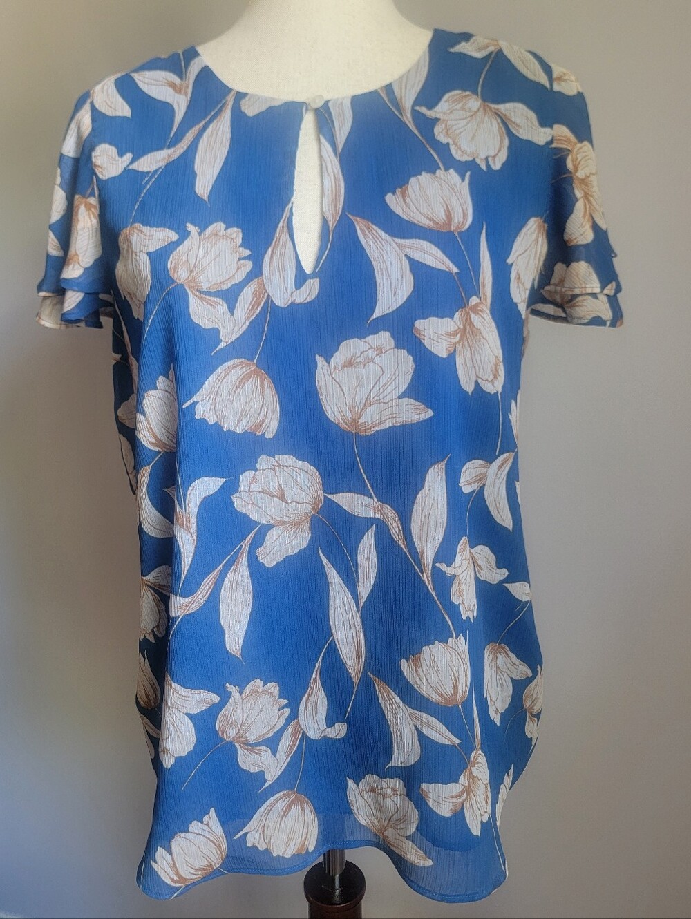 Ann Taylor Factory Blue Floral Short-Sleeve Blouse with Cream Bloom Print